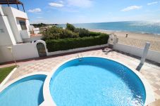 Maison avec piscine en bord de mer