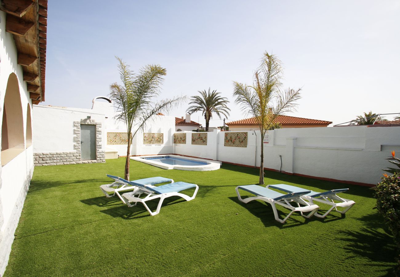 Villa in Miami Playa - Miami Platja